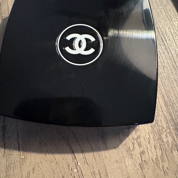 CHANEL Eyeshadow Palette - Teal and Neutral Tones - Picture 3 of 3